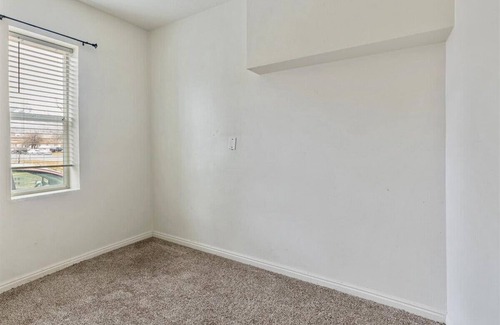 Santaquin House | Central Location, Backyard for your Pets