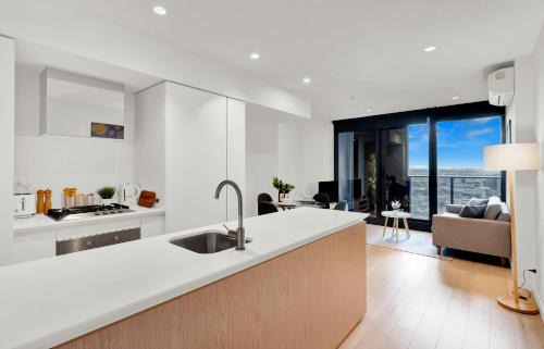 Melbourne Central Business District Apartment | Central Location CBD Escape - Stunning Views, Pool and Gym Access