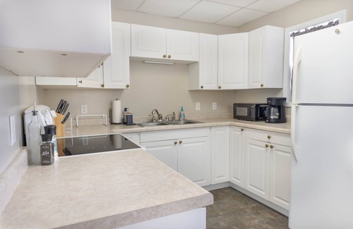 Superior House | Central Location! Cozy 4BR + Backyard | Smart TV