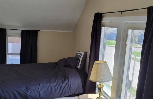 Fairmont House | Central Location!