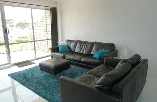 Bridport Apartment | Central Location with Fabulous Sea Views