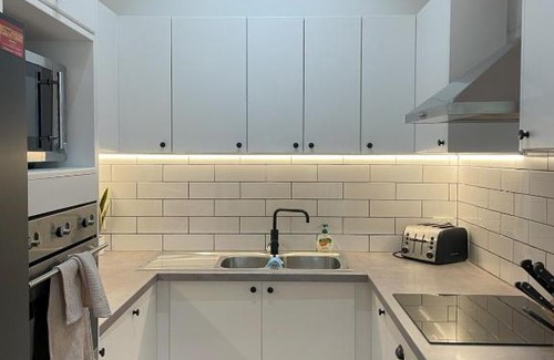 Lorne House | Central Lorne Gem - Beach & Town Centre at Your Door