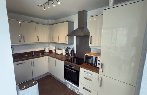 Central Milton Keynes Apartment | Central M K 2-Bedroom Apartment, Sleeps 4, Parking