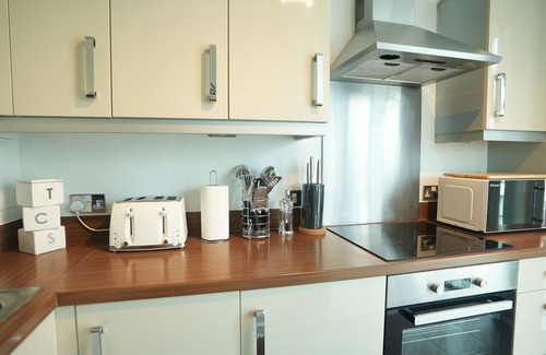 Central Milton Keynes Apartment | Central M K 2-Bedroom Apartment, Sleeps 4, Parking