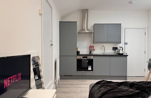 Maidstone Apartment | Central Maidstone Studio | Close to High Street