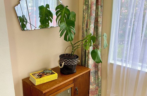 Auckland Apartment | Central Māngere Bridge Gem, Family and Pet Friendly. Close to the Airport.