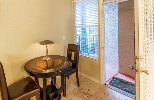 Carver City - Lincoln Gardens Condo | CENTRAL Minutes from TPA, Mall, restaurants, Bucs Stad, Steinbrenner Field, etc
