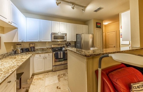 Carver City - Lincoln Gardens Condo | CENTRAL Minutes from TPA, Mall, restaurants, Bucs Stad, Steinbrenner Field, etc