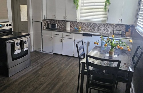 North Waco House | Central! Minutes to Magnolia, Baylor University, Cameron Park Zoo and more.
