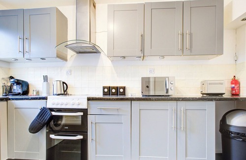 Gillingham Apartment | Central, modern 2 bedroom apartment in Gillingham by train station