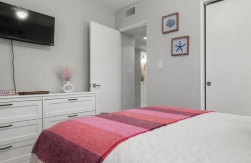 Walsingham House | Central Oasis 4BR Pool Home Close To Beach Parks