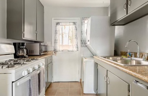 Pasadena Apartment | Central of Pasadena, Walking Distance to Shops and Metro, Close to Old Town