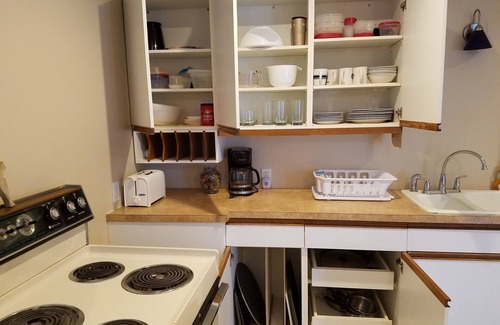 Omaha House | Central Omaha. 15 minutes to anywhere! clean safe home. Near Childrens hospital