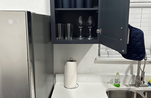 Oak Ridge Apartment | Central Orlando Private Suite With a Full kitchen and "living room"