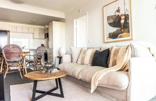Palm Beach Apartment | Central Palm Beach location, secure residence, onsite parking, unbeatable coastal lifestyle.