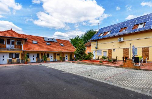 Gyula Bed & Breakfast | Central Panzió Gyula