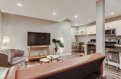 Stapleton Apartment | Central Park - 28th Place Apt