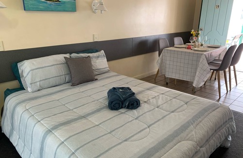 The Gap Hotel | Central Point Motel