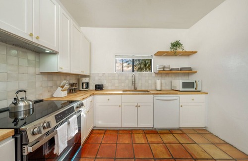 Tucson House | Central & Quiet/2 BR 1.5 BA/Near Alvernon Park