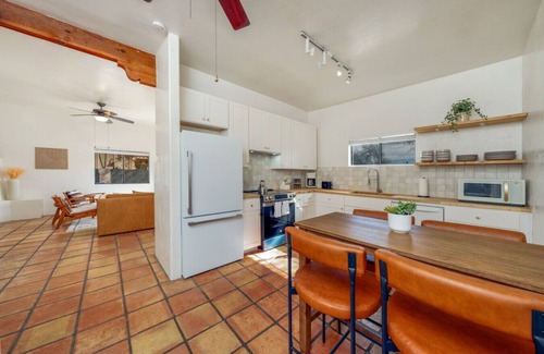 Tucson House | Central & Quiet/2 BR 1.5 BA/Near Alvernon Park
