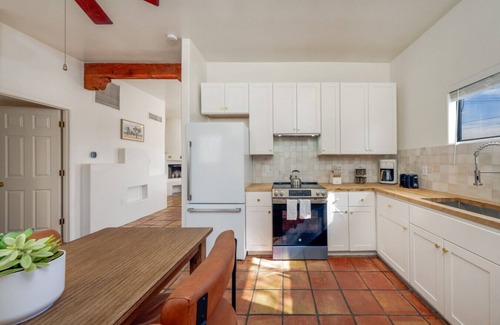 Tucson House | Central & Quiet/2 BR 1.5 BA/Near Alvernon Park