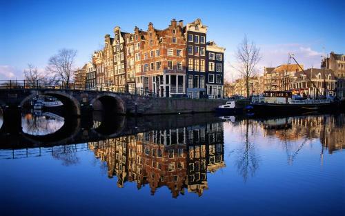 Haarlemmerbuurt Apartment | Central & Quiet Canal Apartment