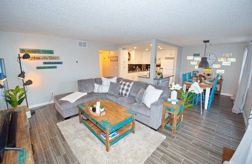 Cypress Lake Condo | Central Quiet Location, only 8 Miles to Ft. Myers Beach