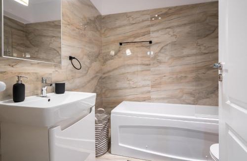 Sector 5 Apartment | Central Residence Studio P15