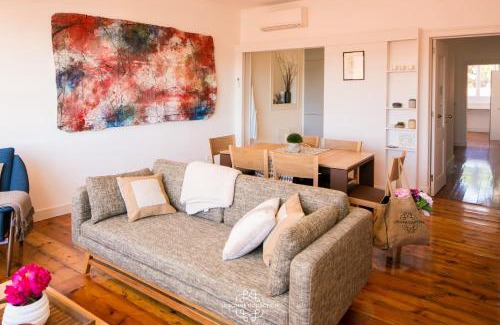 Merces Apartment | Central Rooftop Apartment by LovelyStay