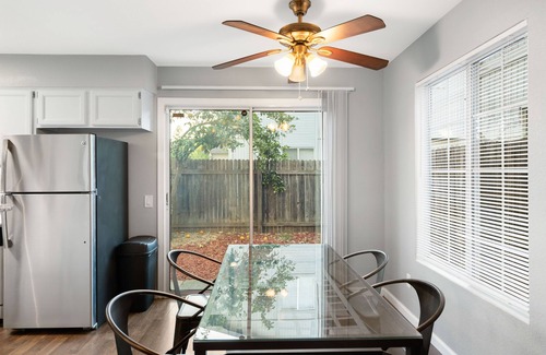 Sacramento House | Central Sacramento Home ♛Queen Beds - Clse Hwys* take a look!
