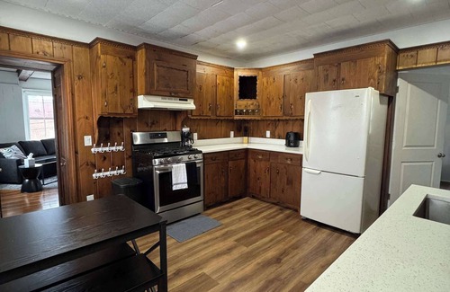 Salem Apartment | Central Salem Retreat 2bd W/parking