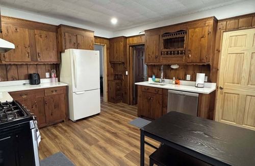 Salem Apartment | Central Salem Retreat 2bd W/parking