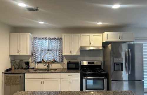 Shearer Hills - Ridgeview House | Central San Antonio Gem!