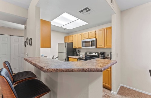 Central Scottsdale Apartment | Central Scottsdale | Pool & Gym