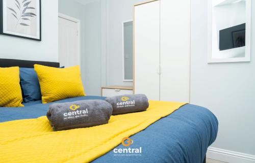 Glenisla Apartment | CENTRAL SERVICED APARTMENTS - 2 Bedroom - Ground Floor - Monthly & Weekly Bookings Welcome - FREE Street Parking - 2 Double Beds - WiFi - Smart TVs in Rooms - Fully Equipped - Heating 24-7 - Contractor & Short Stay Favourite