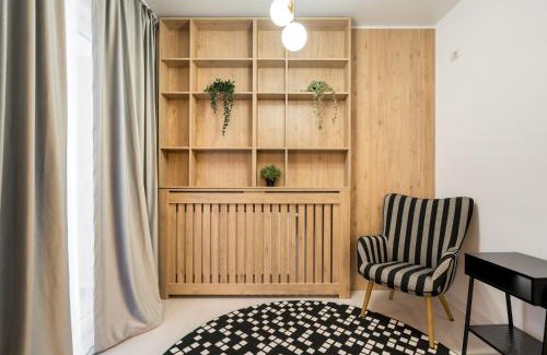Sector 5 Apartment | Central Spacious Apartment 910