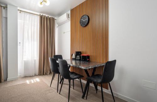 Sector 5 Apartment | Central Spacious Apartment 224