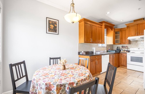 Renfrew-Collingwood House | Central Specious 3 bedrooms Upstairs