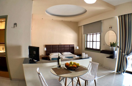 Platanes House | Central studio 2' from the sea!