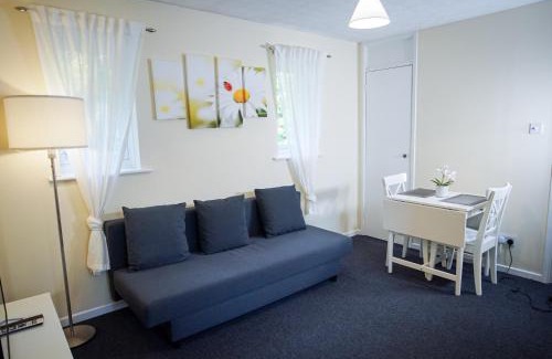 Newbury Apartment | Central studio in quiet area in Newbury, self check-in