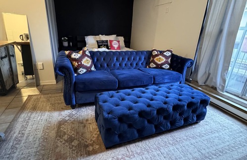 Ahuntsic Apartment | Central Studio /Near Metro /Queen Bed /Sleeps 2