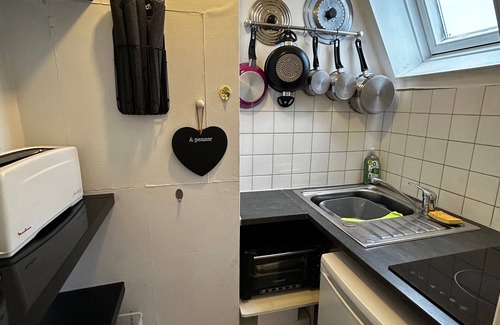 La Roche-Posay Apartment | Central studio with WIFI, near spas