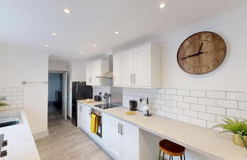 Sunderland House | Central Stunning 3-Bed House - Free Parking
