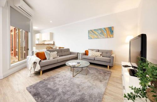 Albury House | Central Style at the Gardens