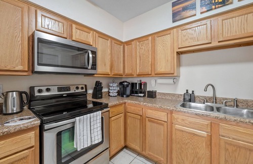 Carver City - Lincoln Gardens House | Central Tampa Escape – Perfect for Business, Getaways & Families