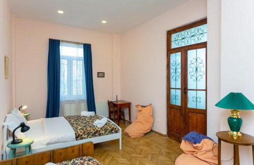 Vera Apartment | Central Tbilisi Apt with City Views - by Wehost
