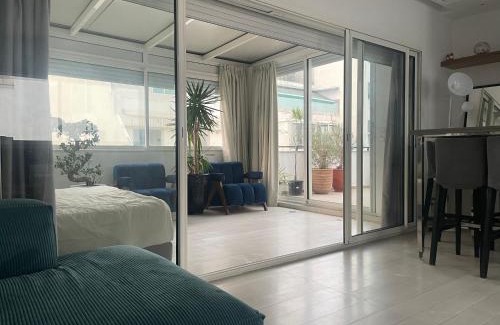 Racine Apartment | Central, terrasse, confortable - Bleue résidence