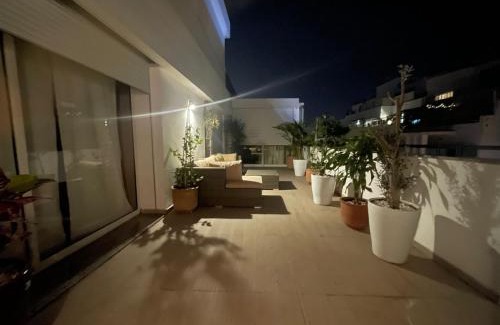 Racine Apartment | Central, terrasse, confortable - Bleue résidence