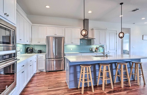 McDade House | Central Texas Home w/ Rolling Pasture Views!