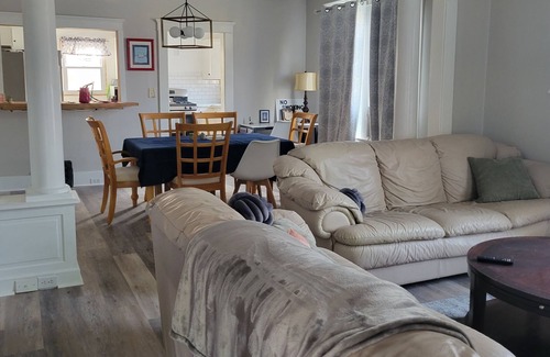 Sandusky House | Central to Everything .Cedar Point, Downtown and Sports Park.